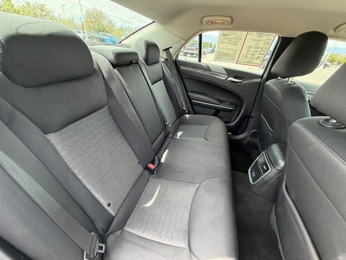 Used 2021 Chrysler 300 Touring w/ Driver Convenience Group AWD/4WD image 17