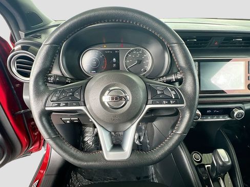 Used 2019 Nissan Kicks SR FWD image 11