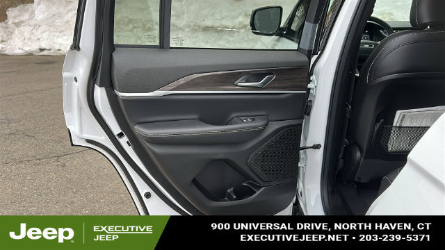 New 2026 Jeep Grand Cherokee Altitude AWD/4WD image 22