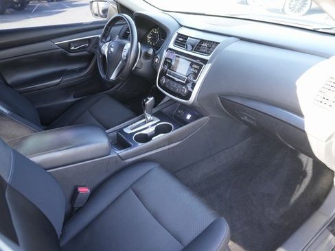 Used 2018 Nissan Altima 2.5 SR w/ Interior Lighting Package image 17