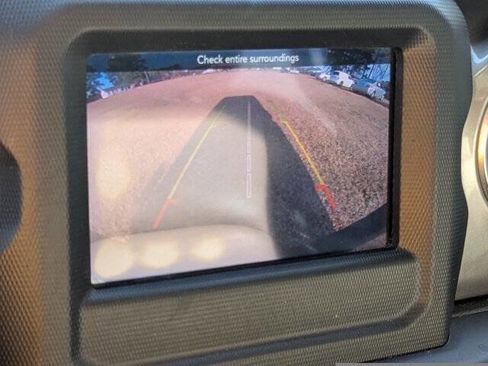 Used 2018 Jeep Wrangler Unlimited Sahara w/ Cold Weather Group image 21