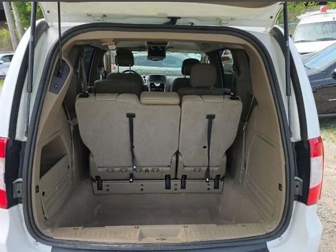 Used 2015 Chrysler Town & Country Touring-L w/ Driver Convenience Group FWD image 10