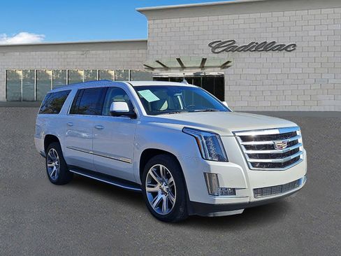 Used 2016 Cadillac Escalade ESV Luxury image 3