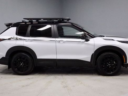 New 2026 Mitsubishi Outlander Trail Edition image 3