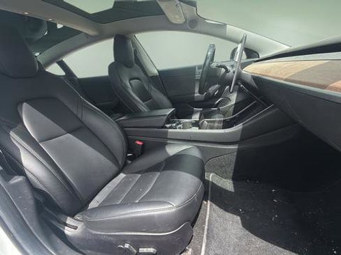Used 2018 Tesla Model 3 Long Range RWD image 11