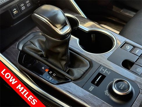 Used 2023 Toyota Highlander Limited image 24