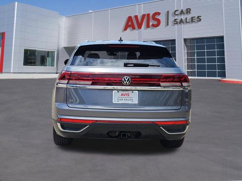 Used 2025 Volkswagen Atlas Cross Sport SE FWD image 5