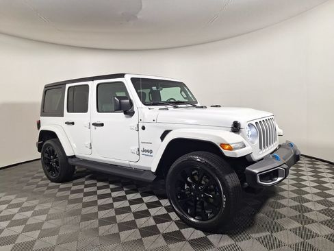 Used 2022 Jeep Wrangler Unlimited Sahara w/ Cold Weather Group AWD/4WD image 7