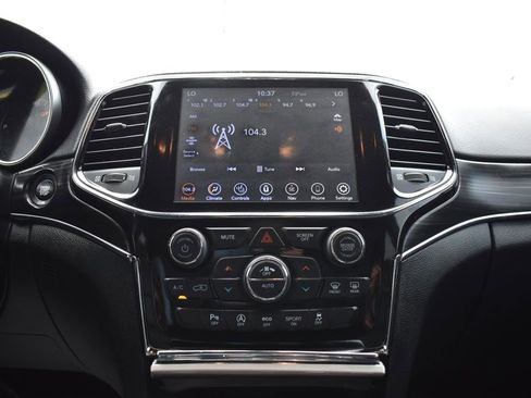 Used 2021 Jeep Grand Cherokee Limited w/ Premium Lighting Group AWD/4WD image 15