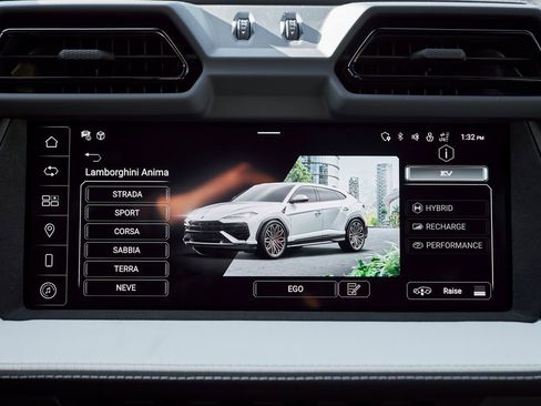 Used 2025 Lamborghini Urus SE image 74