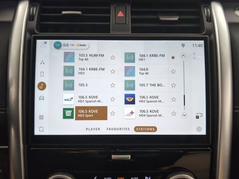 Used 2025 Land Rover Discovery Dynamic SE image 23