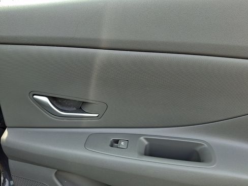 Used 2024 Hyundai Elantra SEL FWD image 14