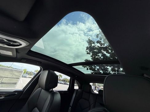 New 2026 Porsche Macan image 18