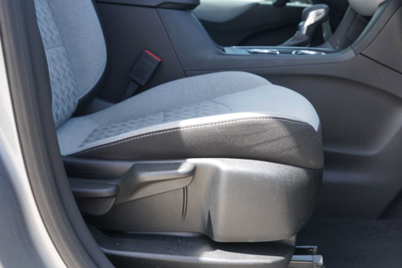 Used 2024 Chevrolet Equinox LS FWD image 27