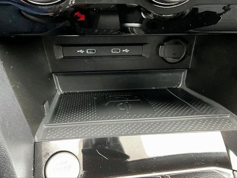 Used 2024 Volkswagen Taos SE image 32