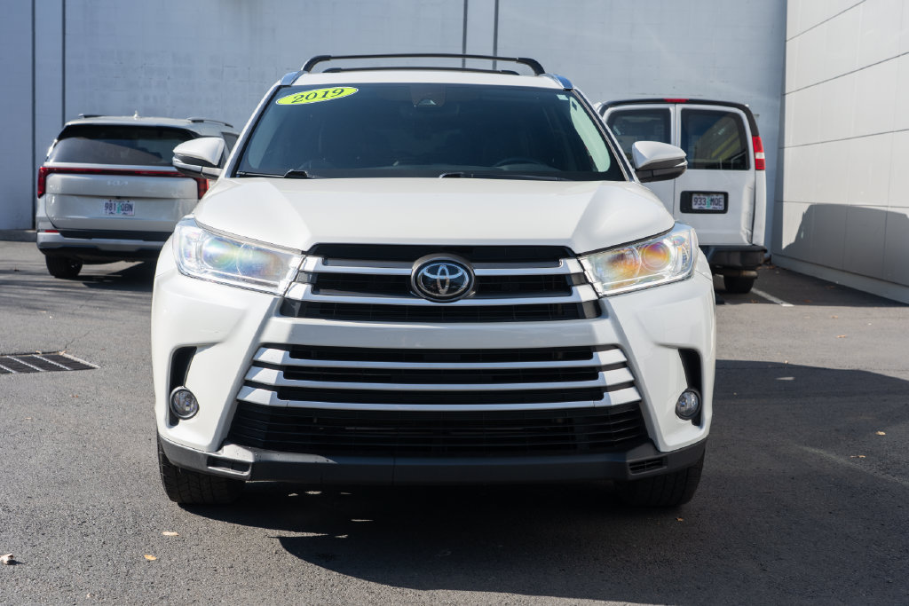 Used 2019 Toyota Highlander XLE AWD/4WD image 2
