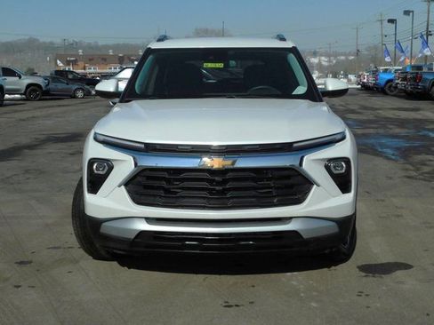 Used 2024 Chevrolet TrailBlazer LT w/ LT Cold Weather Package image 3