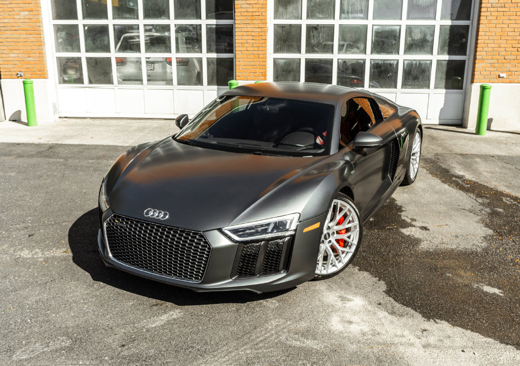 Used 2017 Audi R8 V10 w/ Carbon Exterior Package AWD/4WD image 2