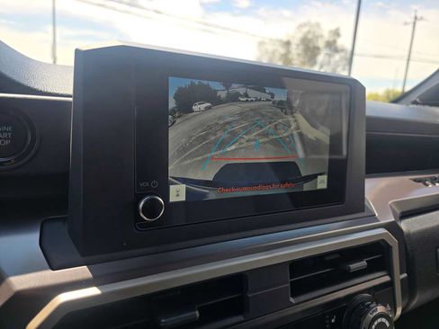 Used 2025 Toyota Tacoma SR5 AWD/4WD image 27