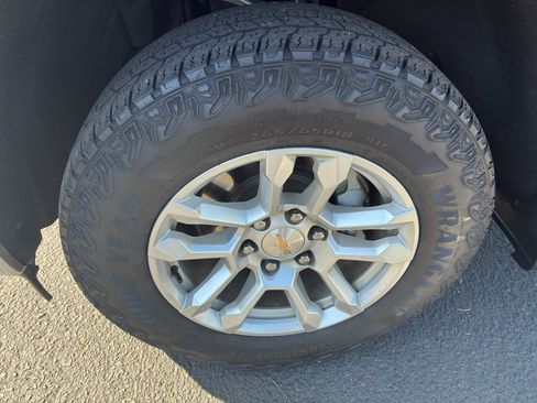 Used 2023 Chevrolet Silverado 1500 LT AWD/4WD image 16
