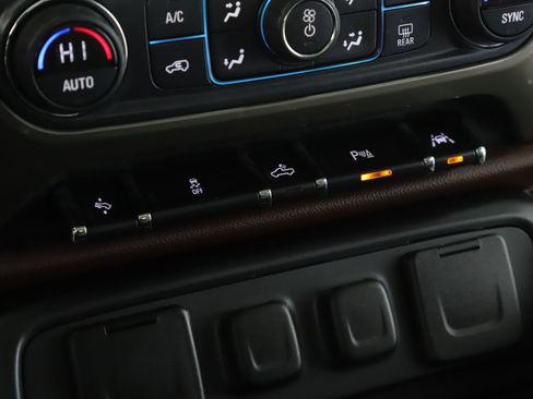 Used 2016 Chevrolet Silverado 1500 High Country w/ High Country Premium Package AWD/4WD image 18