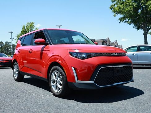 Used 2023 Kia Soul LX w/ LX Technology Package FWD image 3
