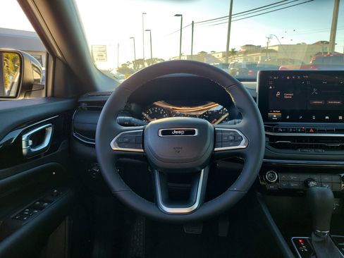 New 2026 Jeep Compass Latitude image 7