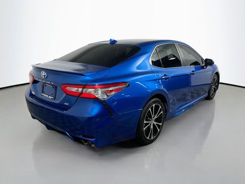 Used 2019 Toyota Camry SE w/ Convenience Package FWD image 4
