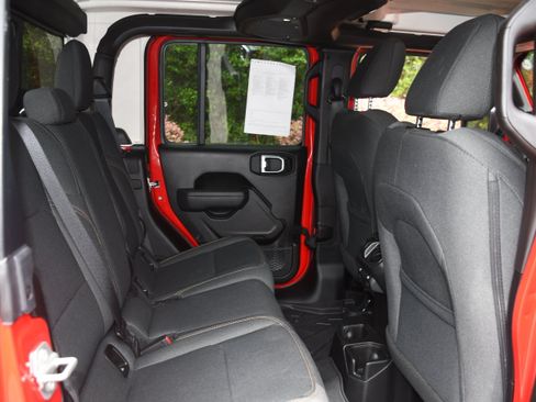 Used 2025 Jeep Gladiator Sport AWD/4WD image 17