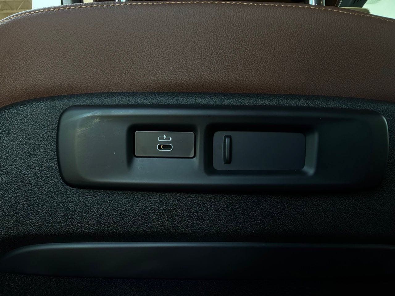 Used 2020 BMW X7 xDrive40i w/ Premium Package AWD/4WD image 25