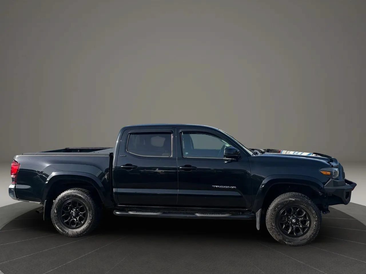 Used 2019 Toyota Tacoma SR5 AWD/4WD image 6