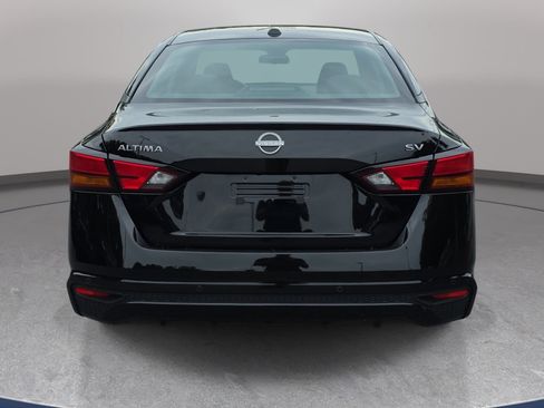 Used 2024 Nissan Altima 2.5 SV FWD image 6
