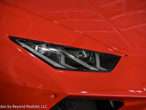 Used 2023 Lamborghini Huracan EVO image 3