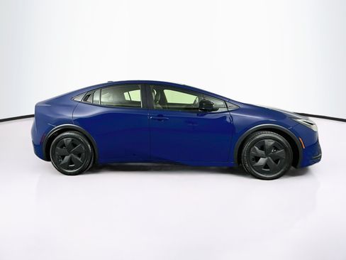 Used 2025 Toyota Prius LE FWD image 10