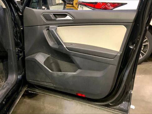 Used 2020 Volkswagen Tiguan SEL image 22