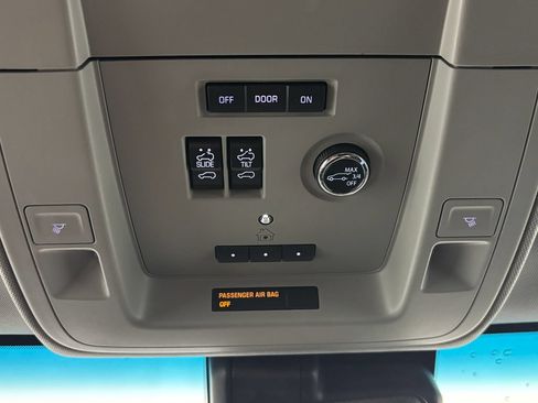 Used 2020 Chevrolet Suburban LT AWD/4WD image 35
