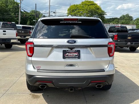 Used 2018 Ford Explorer XLT w/ Equipment Group 202A AWD/4WD image 16