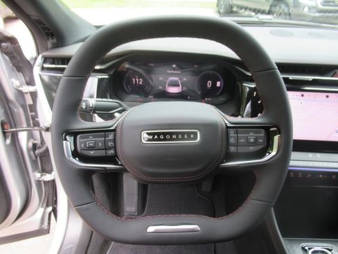Used 2025 Jeep Wagoneer S Limited image 17