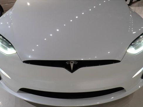 Used 2022 Tesla Model X Plaid image 4