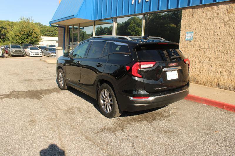 Used 2022 GMC Terrain SLT w/ LPO, Floor Liner Package FWD image 4