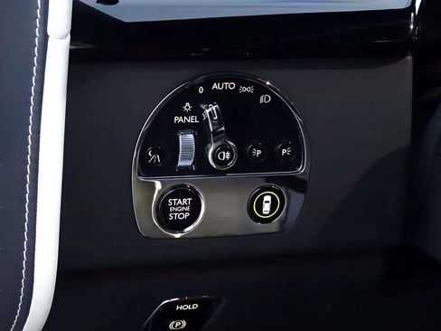 Used 2021 Rolls-Royce Phantom Sedan image 11