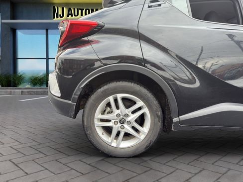 Used 2020 Toyota C-HR Limited image 24