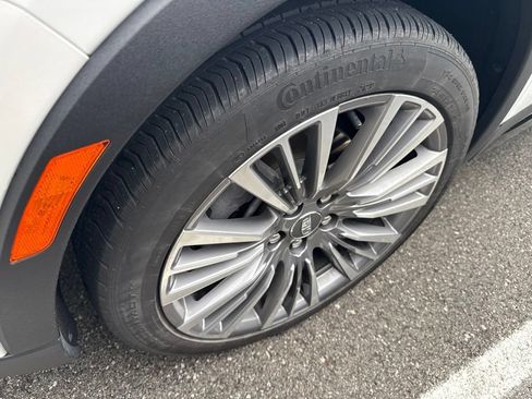 Used 2024 Cadillac XT4 Premium Luxury AWD/4WD image 5