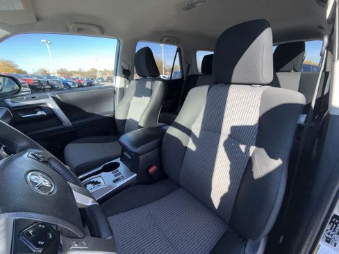 Used 2022 Toyota 4Runner SR5 AWD/4WD image 9