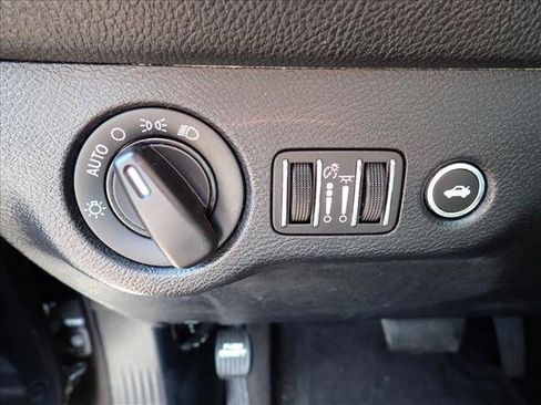 Used 2017 Dodge Challenger SXT RWD image 12
