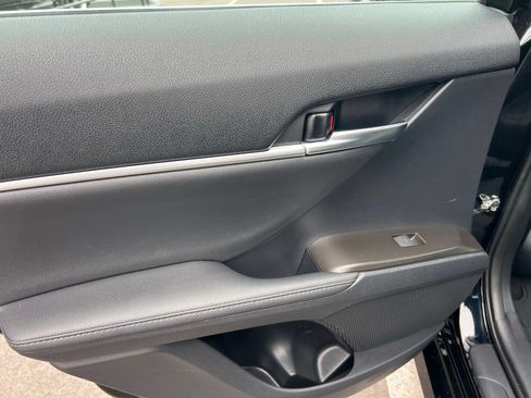 Used 2021 Toyota Camry XLE FWD image 37
