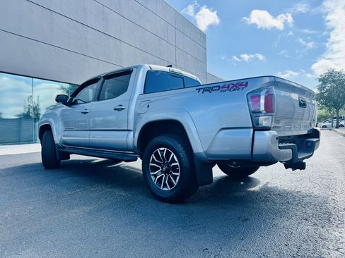 Used 2020 Toyota Tacoma TRD Sport w/ TRD Premium Sport Package AWD/4WD image 3