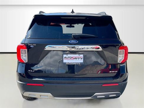 Used 2022 Ford Explorer XLT w/ Equipment Group 202A image 6