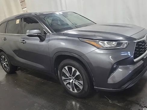 Used 2020 Toyota Highlander XLE FWD image 5