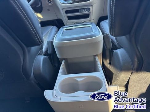 Used 2024 Chrysler Pacifica Touring-L image 35